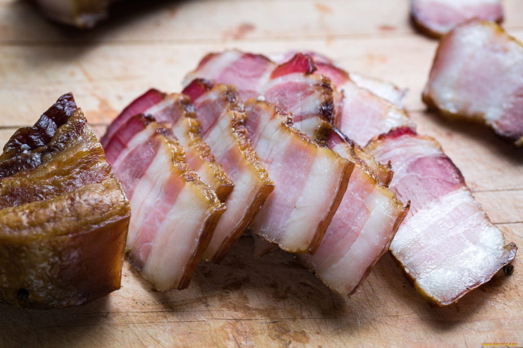 eda-myasnye-blyuda-salo-kopchenoe-lomtik-1007974-1024x683